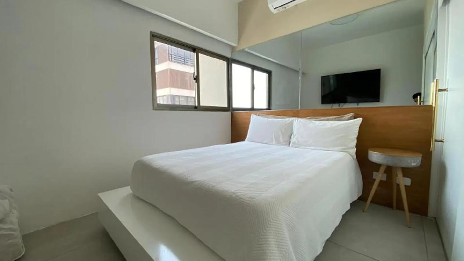 Hermoso Apartamento En El Centro De La Coudadt contacts